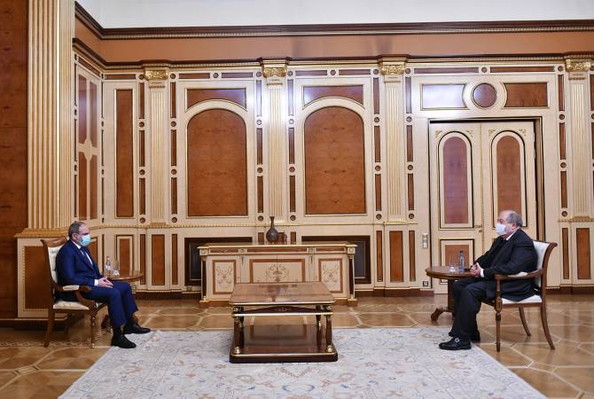 Sarkissian and Pashinyan discuss domestic situation, early elections   