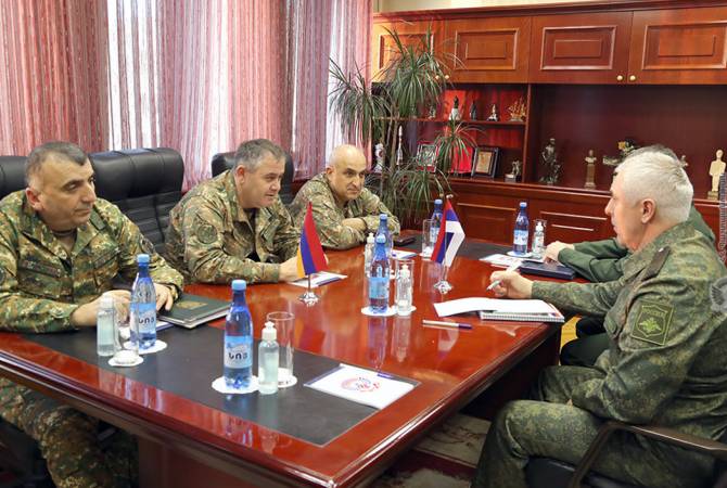 Armenia army chief, commander of Russian peacekeepers in NK discuss issues of ensuring 
security 