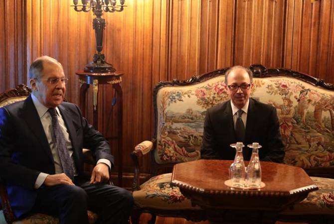 وزير الخارجية الأرميني يلتقي بموسكو بنظيره الروسي على هامش جلسة وزراء خارجية الدول الأعضاء 
في رابطة الدول المستقلة