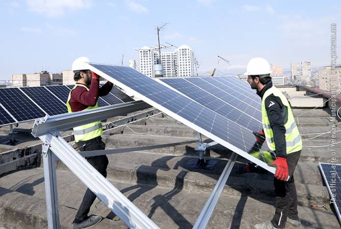 В 100 жилых домах Еревана устанавливаются солнечные фотовольтаические панели