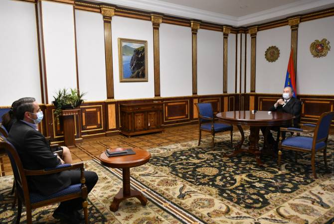Президент Армении встретился с доктором юридических наук, профессором Артуром 
Гамбаряном

