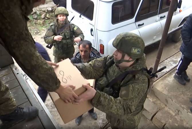 Российские миротворцы доставили в Хнацах гуманитарную помощь


