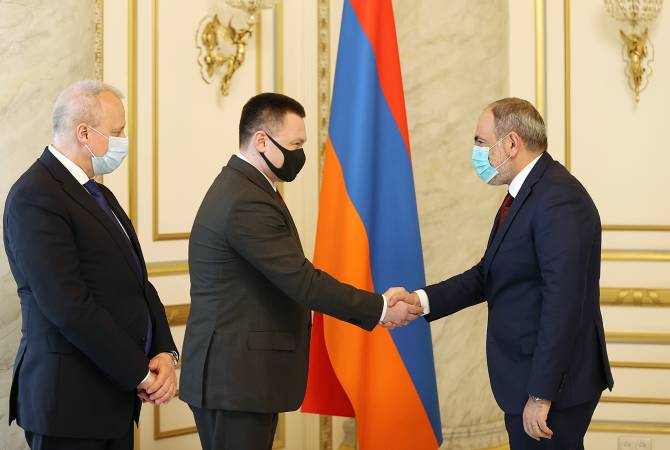رئيس الوزراء الأرميني يستقبل المدعي العام الروسي الذي يقول إنه لن يدخر أي جهد لحل قضية أسرى 
الحرب الأرمن بأذربيجان