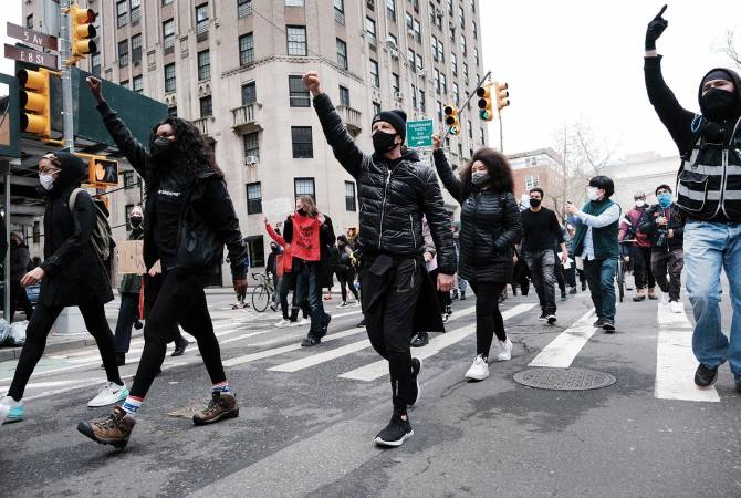  Протесты против насилия полиции в Нью-Йорке  