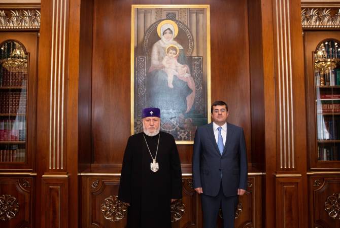 Catholicos de tous les Arméniens, Sa Sainteté Gareguin II a accueilli  le président de l'Artsakh 