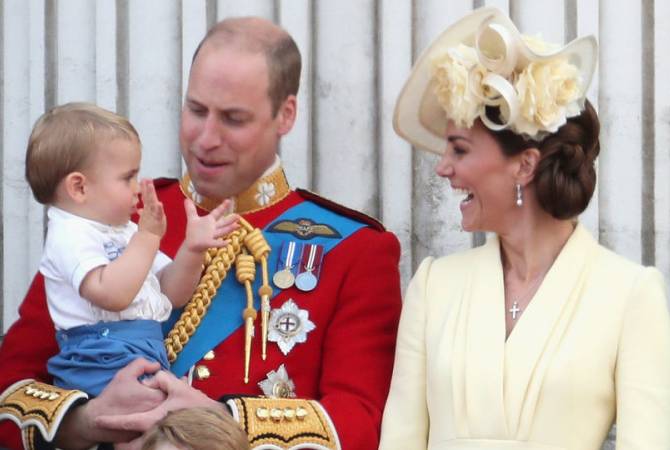 Принц Уильям и Кейт Миддлтон поделились фото принца Луи в день его рождения