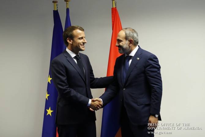رئيس الوزراء الأرميني نيكول باشينيان يجري محادثة هاتفية مع الرئيس الفرنسي إيمانويل ماكرون الذي 
يعرب دعمه للشعب الأرمني