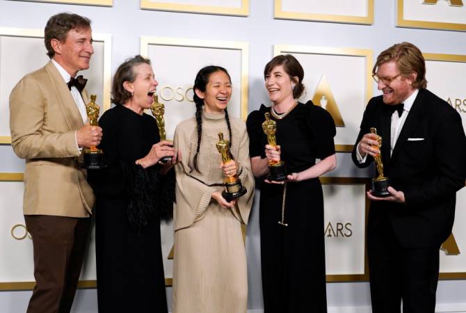 Картина "Земля кочевников" получила премию "Оскар" в номинации "Лучший фильм"
