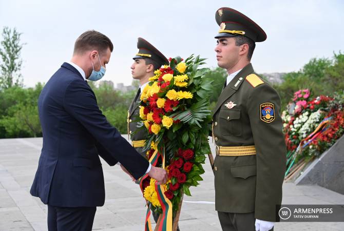 Le Ministre lituanien des Affaires étrangères a rendu hommage au Mémorial du génocide 
arménien

