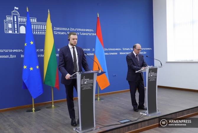 أرمينيا تخطط لتعميق الشراكة الوثيقة مع ليتوانيا بإطار المنظمات الدولية-أيفازيان بمؤتمر صحفي مع نظيره 
الليتواني