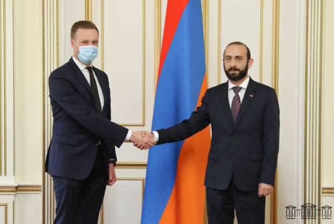 Литва готова поддержать повестку реформ в Армении: спикер НС Армении принял главу 
МИД Литвы

