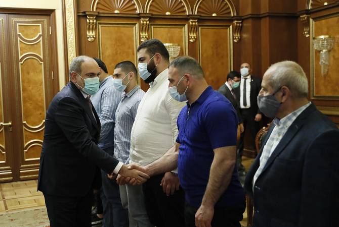  Пашинян принял членов сборных Армении по тяжелой атлетике и вольной борьбе

 