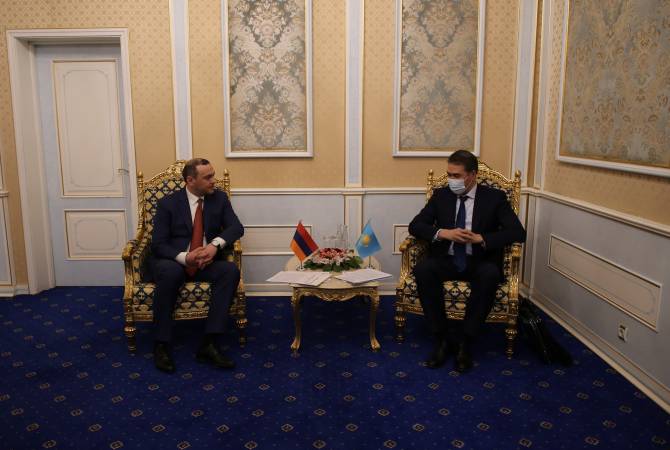 Секретари Совбезов Армении и Казахстана обсудили возможности военно-промышленного 
сотрудничества

