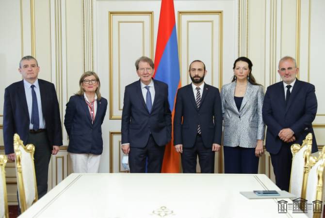 Спикер НС Армении подчеркнул важность визита парламентской делегации Франции в 
Арцах