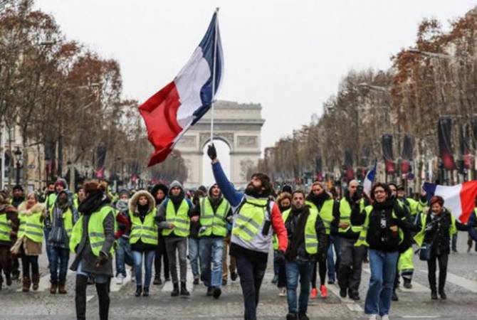 «Դեղին բաճկոնավորները» Փարիզում դուրս են եկել մայիսմեկյան ցույցի