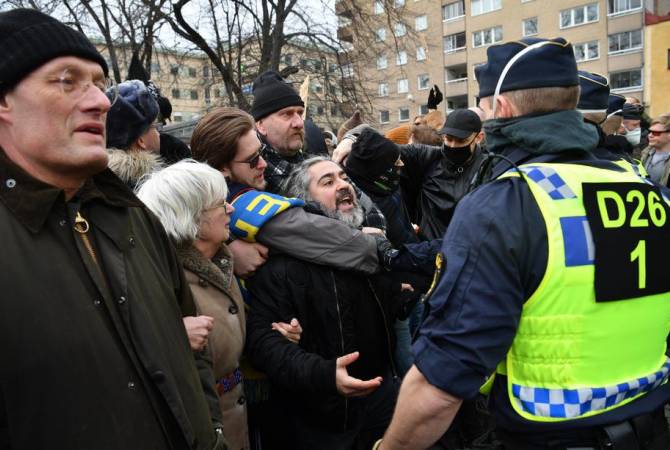 Շվեդիայում ոստիկանությունը ցրել է կորոնավիրուսի սահմանափակումների դեմ 
հանդես եկող քաղաքացիների ցույցը