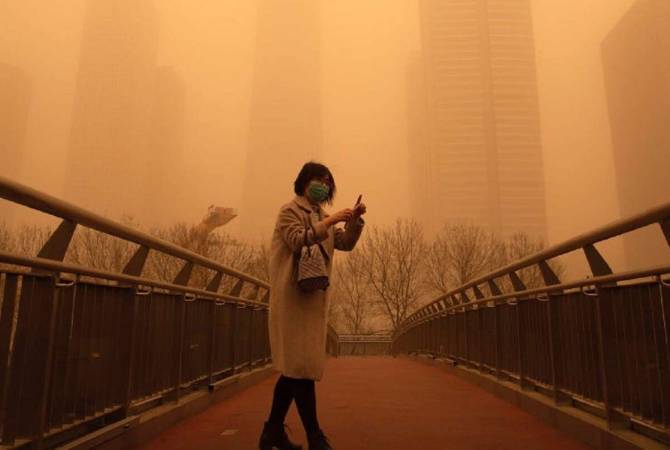 Новая песчаная буря достигла Пекина