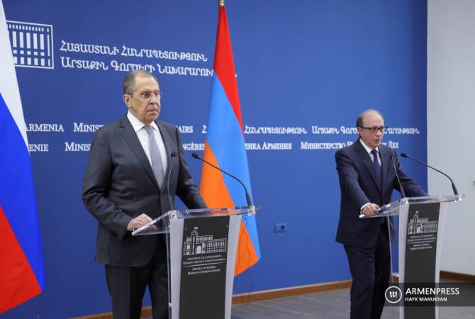 Armenian, Russian FMs discuss humanitarian problems facing Artsakh