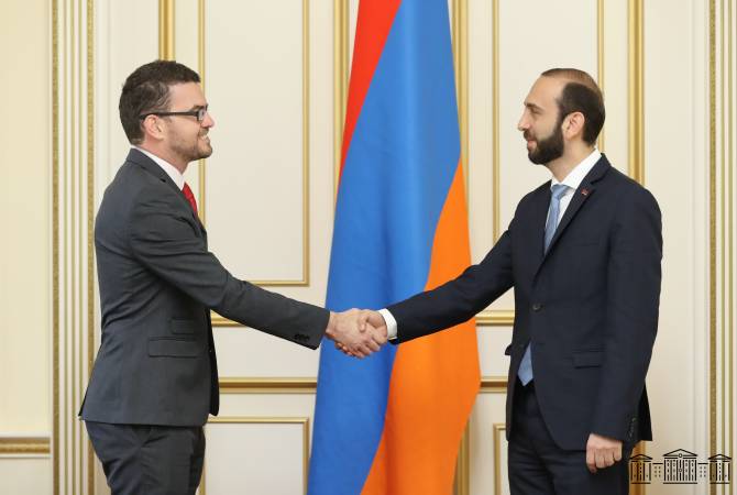 Все наши международные партнеры должны вмешаться в вопрос возвращения пленных: 
спикер НС Армении

