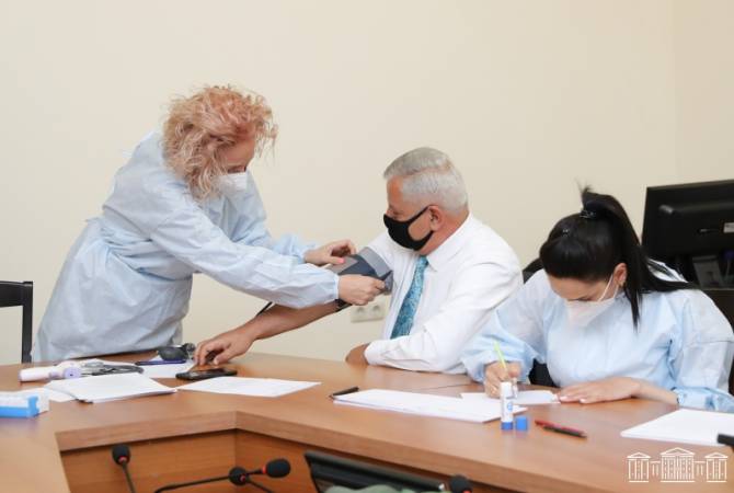Более 50 депутатов и сотрудников НС Армении вакцинировались против коронавируса

