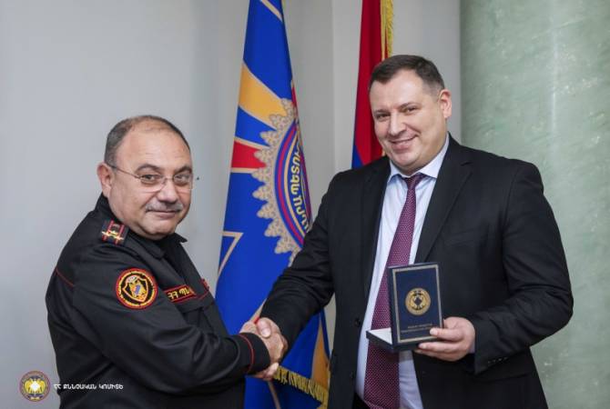 ՀՀ քննչական կոմիտեի նախագահը պարգևատրել է ՊՆ ռազմական ոստիկանության մի 
շարք աշխատակիցներ

 