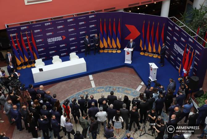 Блок "Айастан". Кочарян рассказал, почему  баллотируется  с АРФД   и 
«Возрождающейся Арменией»