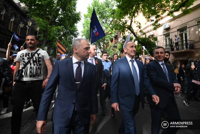 تحالف «هاياستان» بقيادة الرئيس ال2 لأرمينيا روبيرت كوتشاريان يعقد تجمّع جماهيري بساحة الحرية في 
يريفان قبل الانتخابات