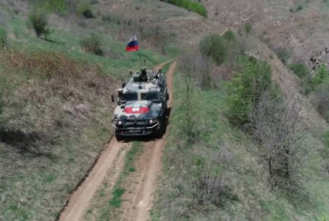 Подразделение российских миротворцев патрулирует Лачинский коридор

