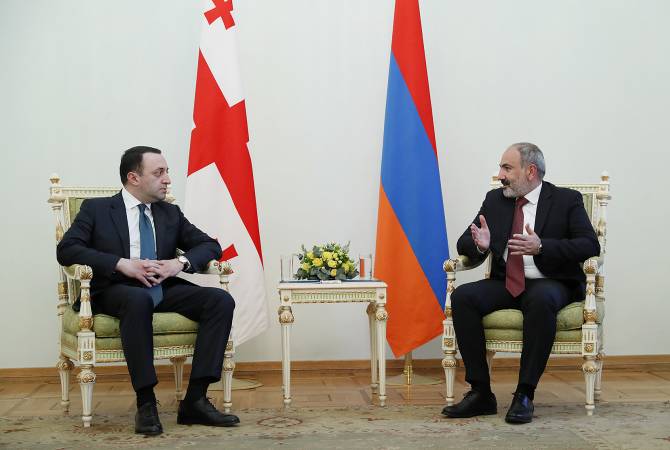 Nikol Pashinyan et Irakli Garibashvili s'entretiennent en privé à Erevan