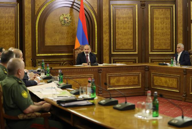 Nikol Pashinyan tient une réunion du Conseil de sécurité