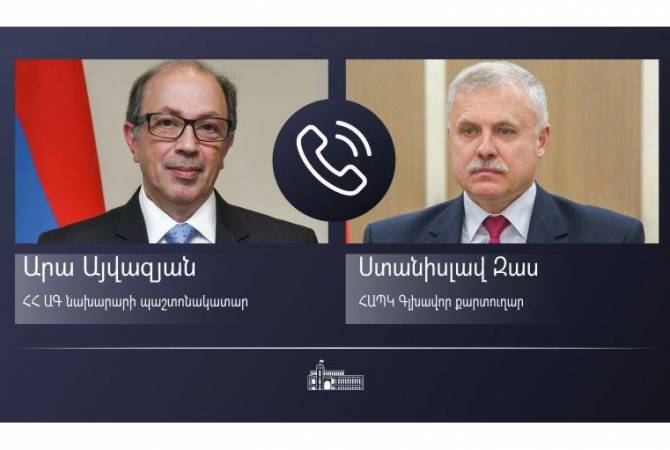 القائم بأعمال وزير خارجية أرمينيا آرا أيفازيان يتحدّث مع الأمين العام لمنظمة معاهدة الأمن الجماعي 
ستانيسلاف زاس