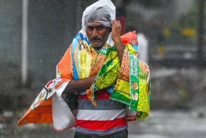 СМИ: в результате циклона "Тауктае" на западе Индии погибли 18 человек
