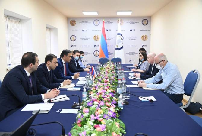 Омбудсмены Армении и Арцаха представили докладчику ПАСЕ доказательства военных 
преступлений Азербайджана

