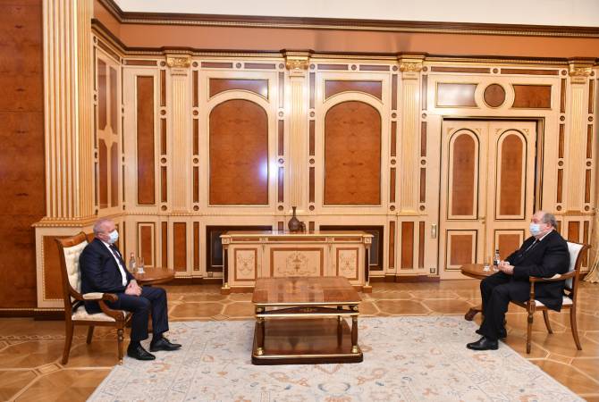Armenian President, Russian Ambassador refer to situation on Armenia-Azerbaijan border and 
POWs issue