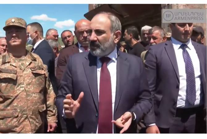 Pashinyan calls for unity and soberness during visit to Kut border village 