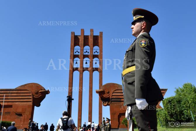 أرمينيا والأرمن بكل أنحاء العالم يحتفلون بالذكرى الـ103 لتأسيس الجمهورية الأرمينية الأولى بعد معركة 
ساردارابات البطولية