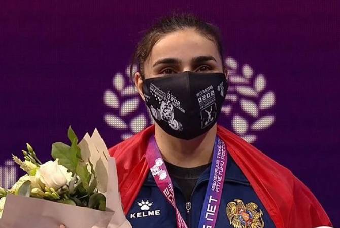 عضوة منتخب أرمينيا لرفع الأثقال للسيدات ليانا كيورجيان تحرز الميدالية الذهبية في بطولة العالم للشابات