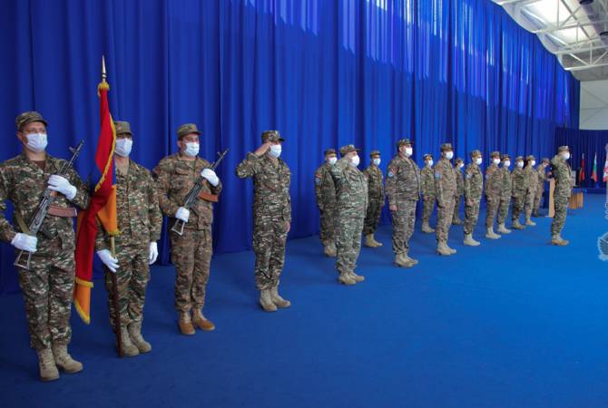 الكتيبة الأرمينية من قوات حفظ السلام في كوسوفو تحيي ذكرى عيد جمهورية أرمينيا الأولى