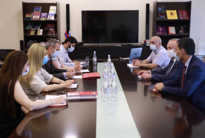 ICRC staffers monitor detention conditions of Armenian captives in Azerbaijan - Thierry Ribaux