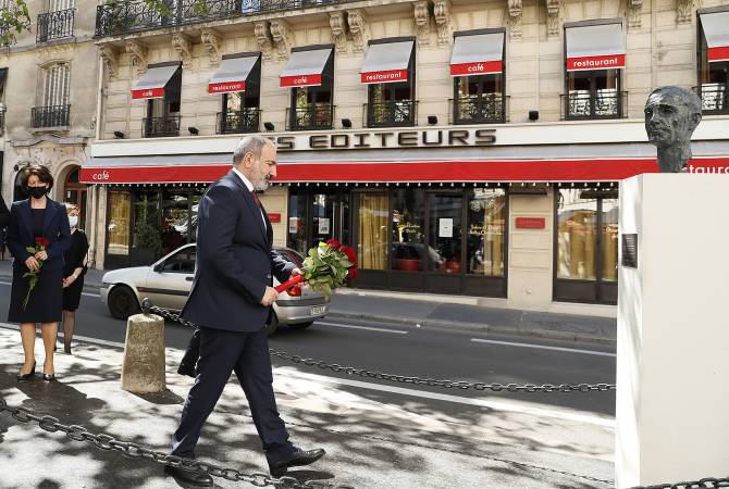 Նիկոլ Փաշինյանը Փարիզում հարգանքի տուրք է մատուցել Շառլ Ազնավուրի 
հիշատակին