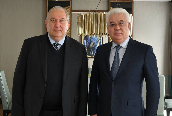 Армен Саркисян встретился с министром индустрии и инфраструктурного развития 
Казахстана