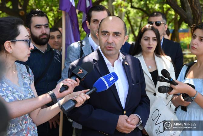 Bright Armenia party sees withdrawal of Azerbaijani troops from Armenia’s territory through 
negotiations