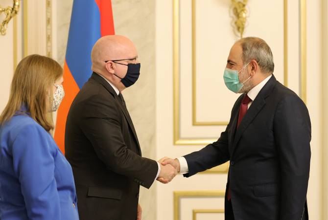 Nikol Pashinyan a reçu le Secrétaire d'État adjoint américain  aux Affaires européennes et 
eurasiennes, Philip T. Reeker