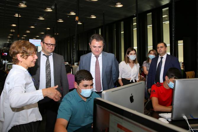 Caretaker high-tech minister visits Tumo Center for Creative Technologies