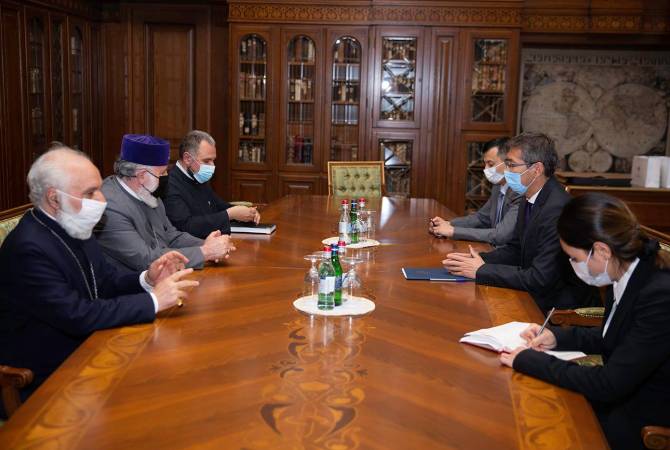 Гарегин II обратил внимание посла Казахстана на азербайджанские посягательства на 
границы Армении

