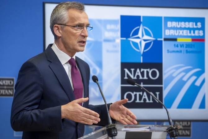 Столтенберг заявил, что НАТО не намерена начинать холодную войну против Китая
