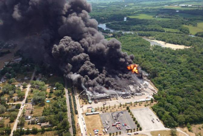  В штате Иллинойс загорелся химический завод 