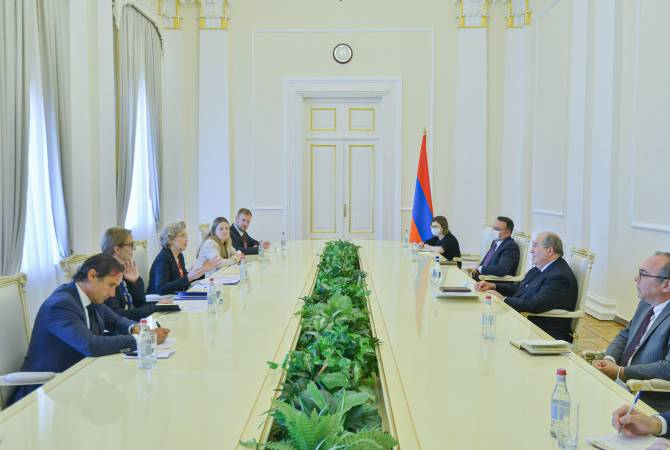 الرئيس أرمين سركيسيان يستقبل وفد الجمعية البرلمانية لمنظمة الأمن والتعاون بأوروبا المراقب 
للانتخابات الأرمينية القادمة