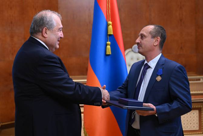President Sarkissian hands over state award to cardiothoracic surgeon Mihir Susani