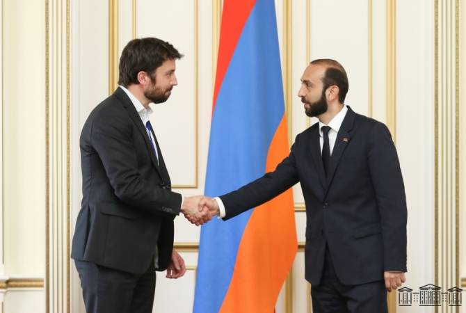 Спикер НС Армении встретился с главой миссии наблюдателей от БДИПЧ/ОБСЕ

